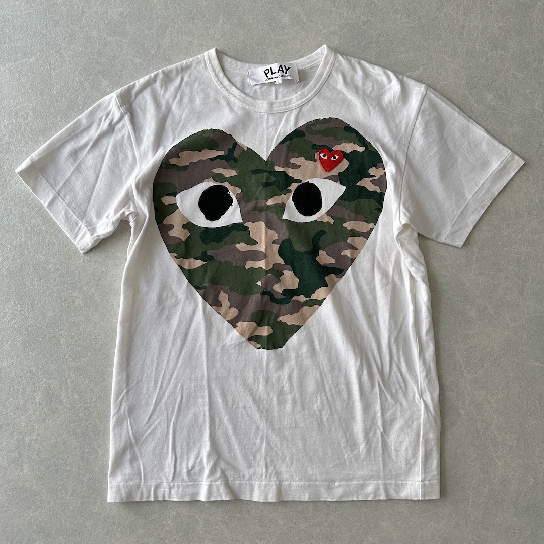 【PLAY COMME des GARÇONS】迷彩柄ハートプリント半袖Tシャツ ホワイト L 古着 メンズ レディース